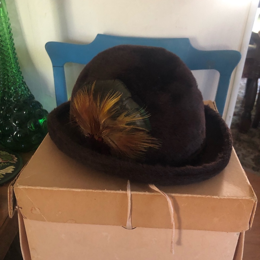 Vintage Brown Hat with Feather - Picture 3 of 16